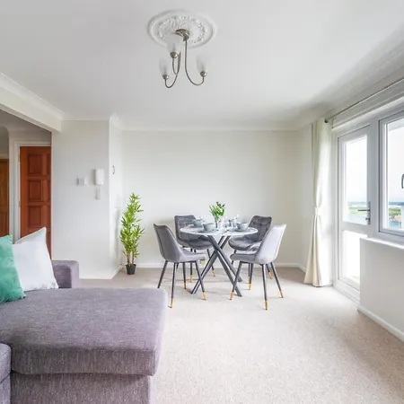 Breath Taking Sea View 2 Bedroom Sleeps 6- Parking-3