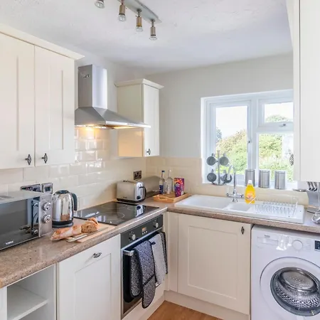 Breath Taking Sea View 2 Bedroom Sleeps 6- Parking-2